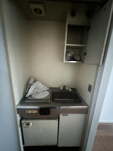 ����4