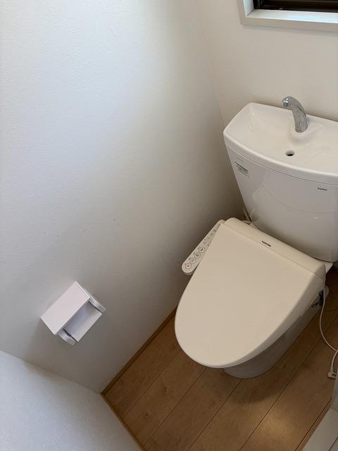 ����8