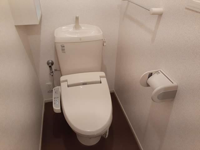 ����4