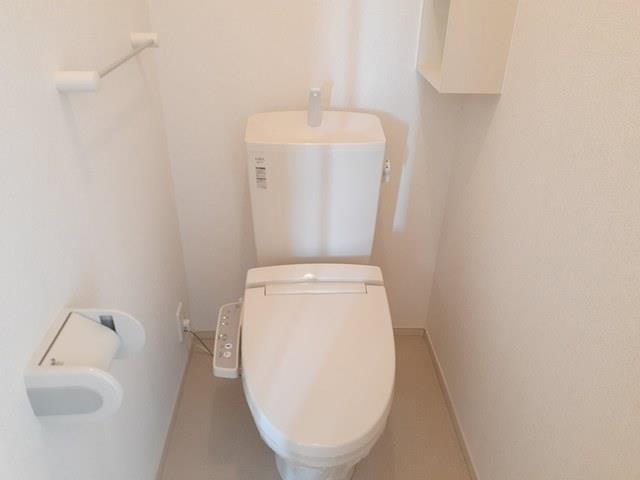 ����4