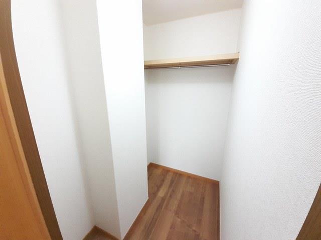 ����8