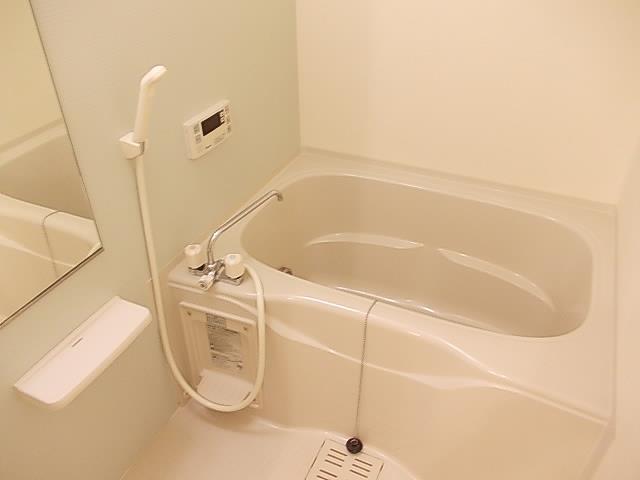����4