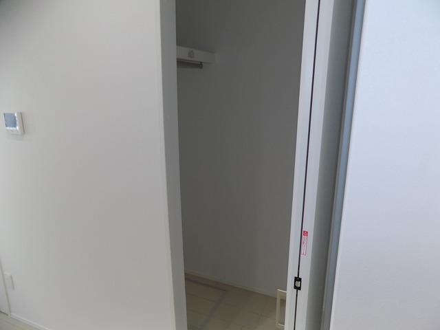 ����8