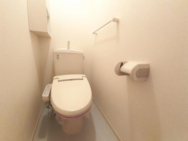 ����4