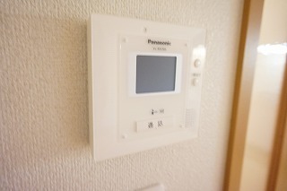 ����9