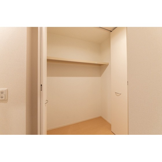 ����15