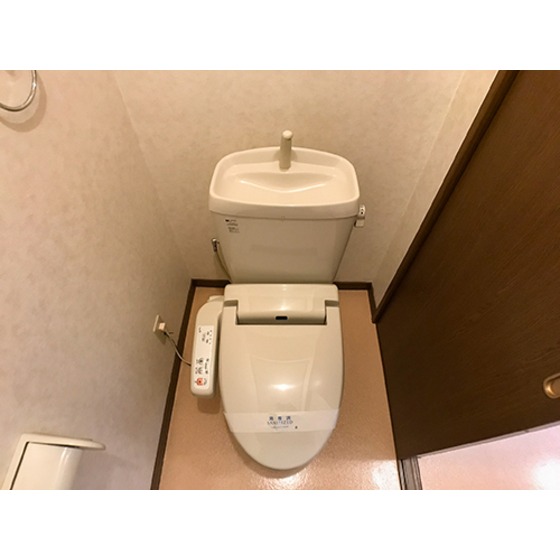 ����4
