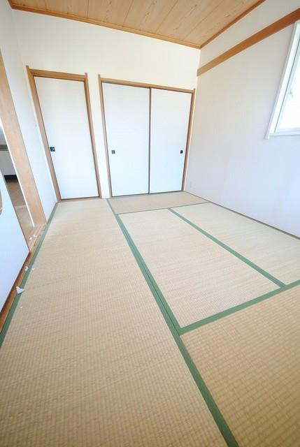 ����3