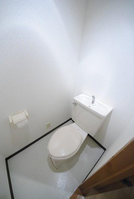 ����8