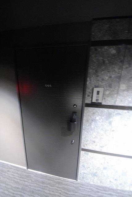 ����4