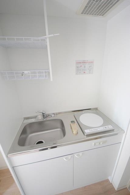 ����4