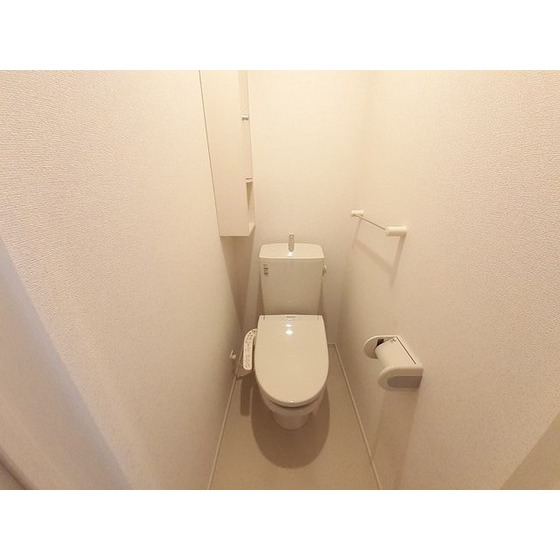 ����4