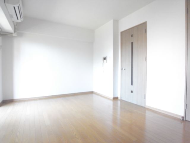 ����12
