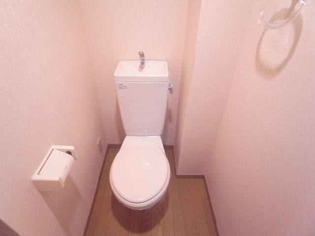 ����4