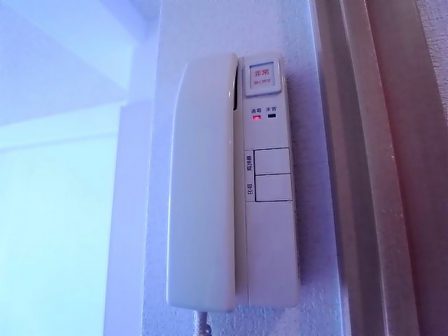 ����12