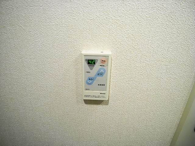 ����16
