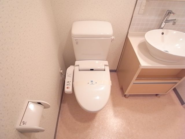 ����4