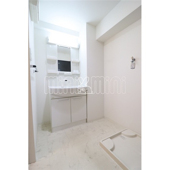 ����15