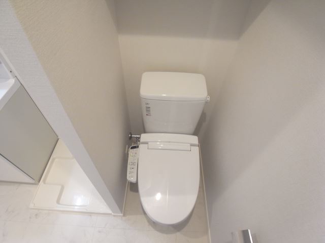 ����4