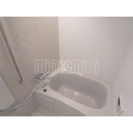 ����4
