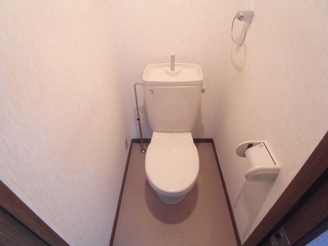 ����4
