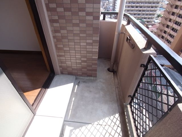 ����9