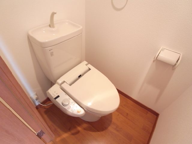 ����4