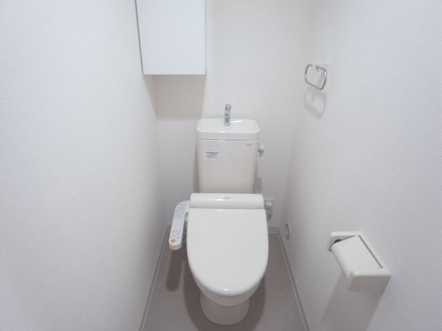����4