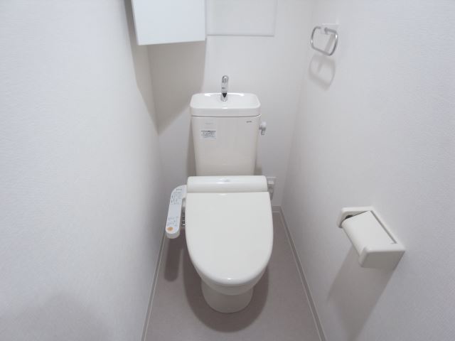 ����4