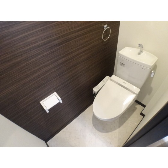 ����4
