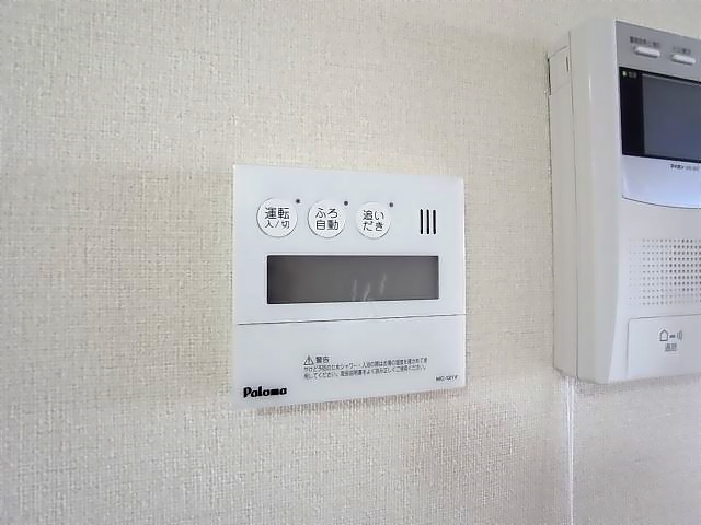 ����12