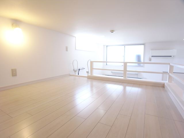 ����12
