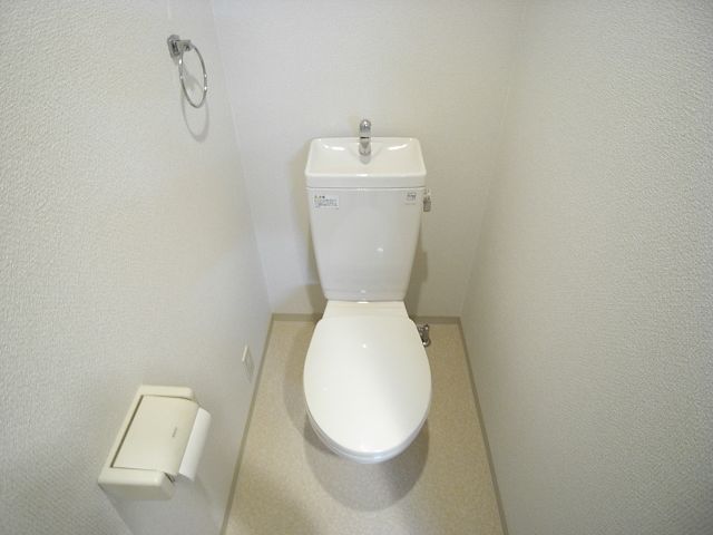 ����4