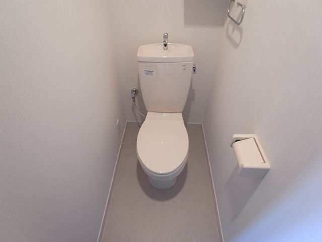 ����4