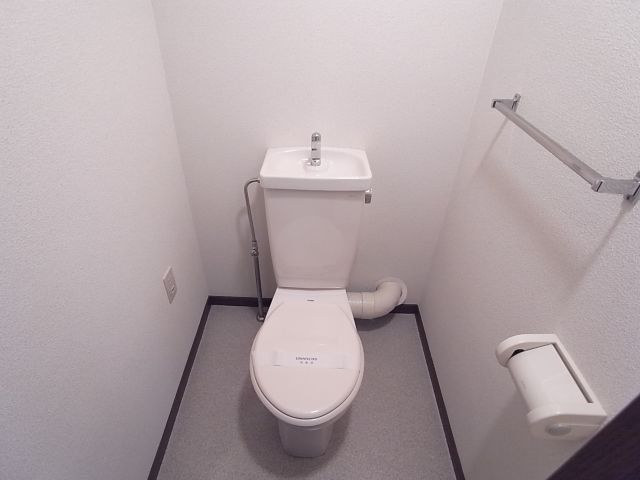 ����4