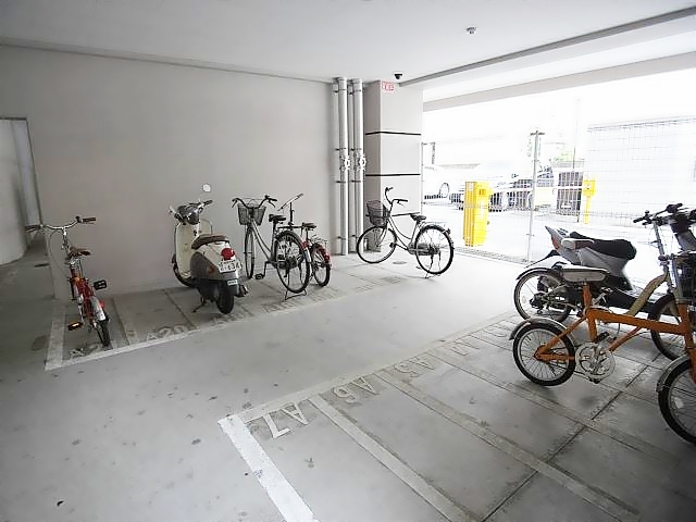 ����13