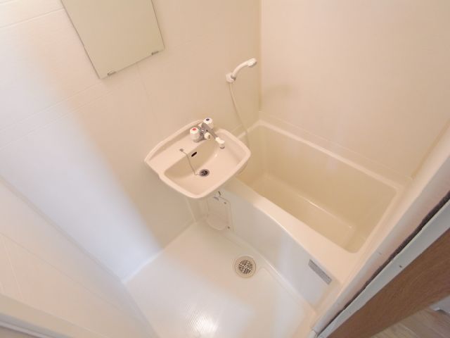 ����3