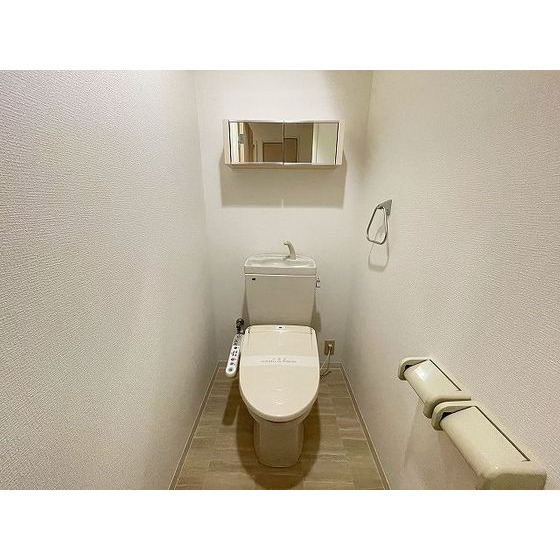 ����4