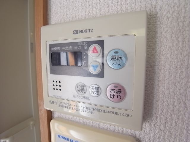 ����12