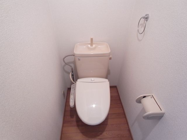 ����4