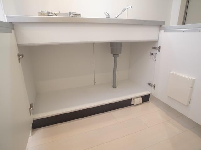 ����15