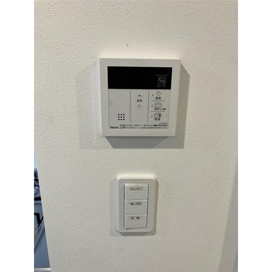 ����12