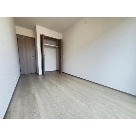 ����3