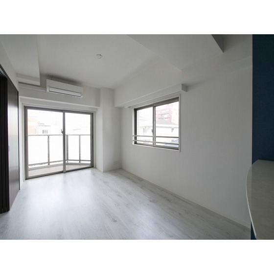 ����12