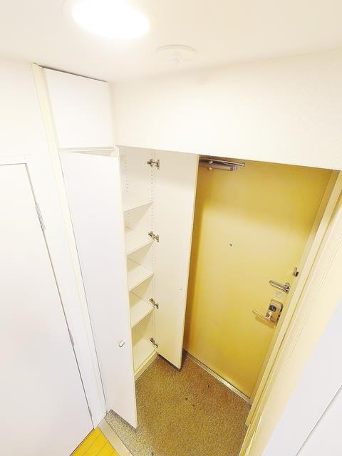 ����3