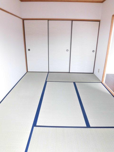 ����3