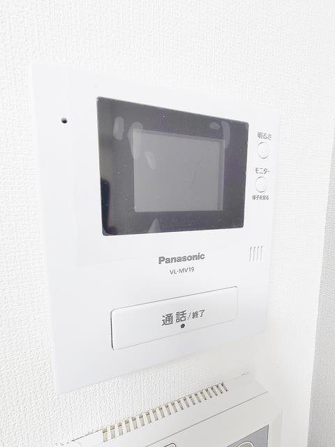 ����9