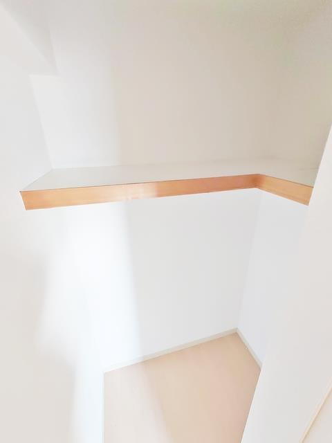 ����8