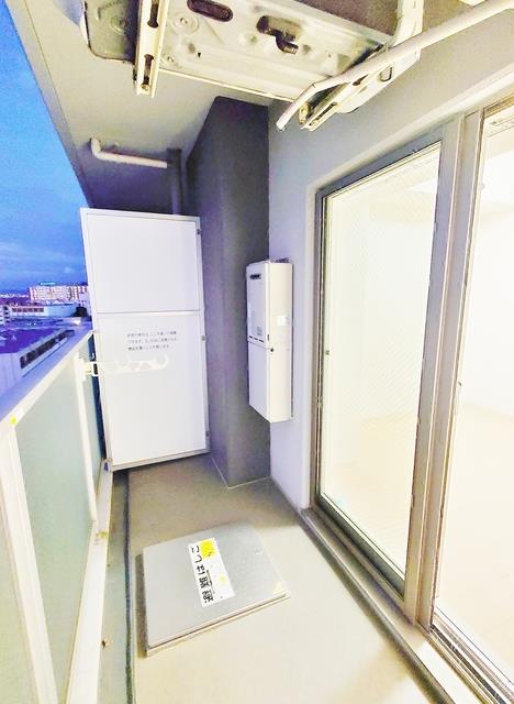 ����9
