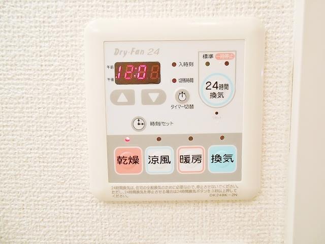 ����10